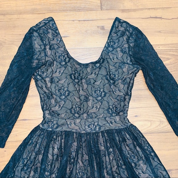 Lovers + Friends | Senorita Mini Lace Dress - Picture 4 of 13